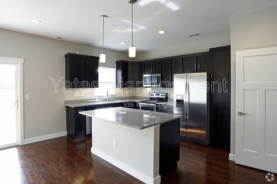 Spacious 2 Bedroom, 2.5 Bath Classic Townhome with Attached Garage property image