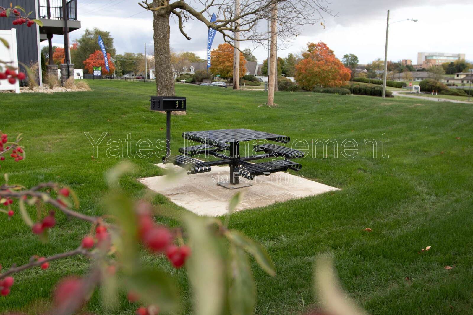 Spacious 2-Bed, 2-Bath Gem in Findlay – 1024 Sq Ft of Comfort on West McPherson Ave! property image