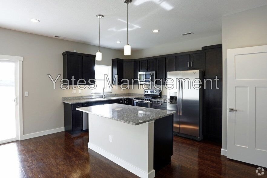 Spacious 2 Bedroom, 2.5 Bath Classic Townhome with Attached Garage property image